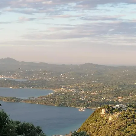 Lorantina Luxury Sea View House With Starlink Wifi Near Barbati & Ipsos Casă la țară *